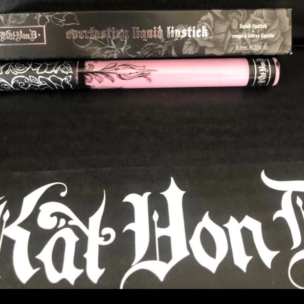 Everlasting Liquid lipstick in REQUIEM